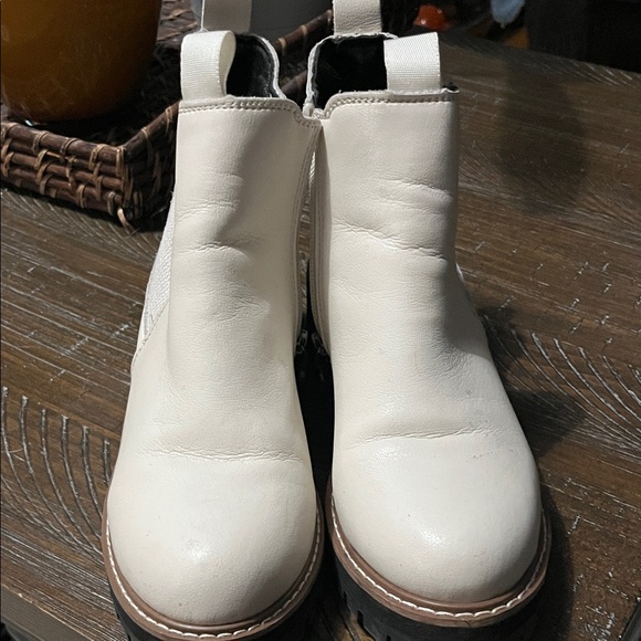 aqua diva Shoes - AquaDiva Cream Chunky Sole Ankle Boots 36